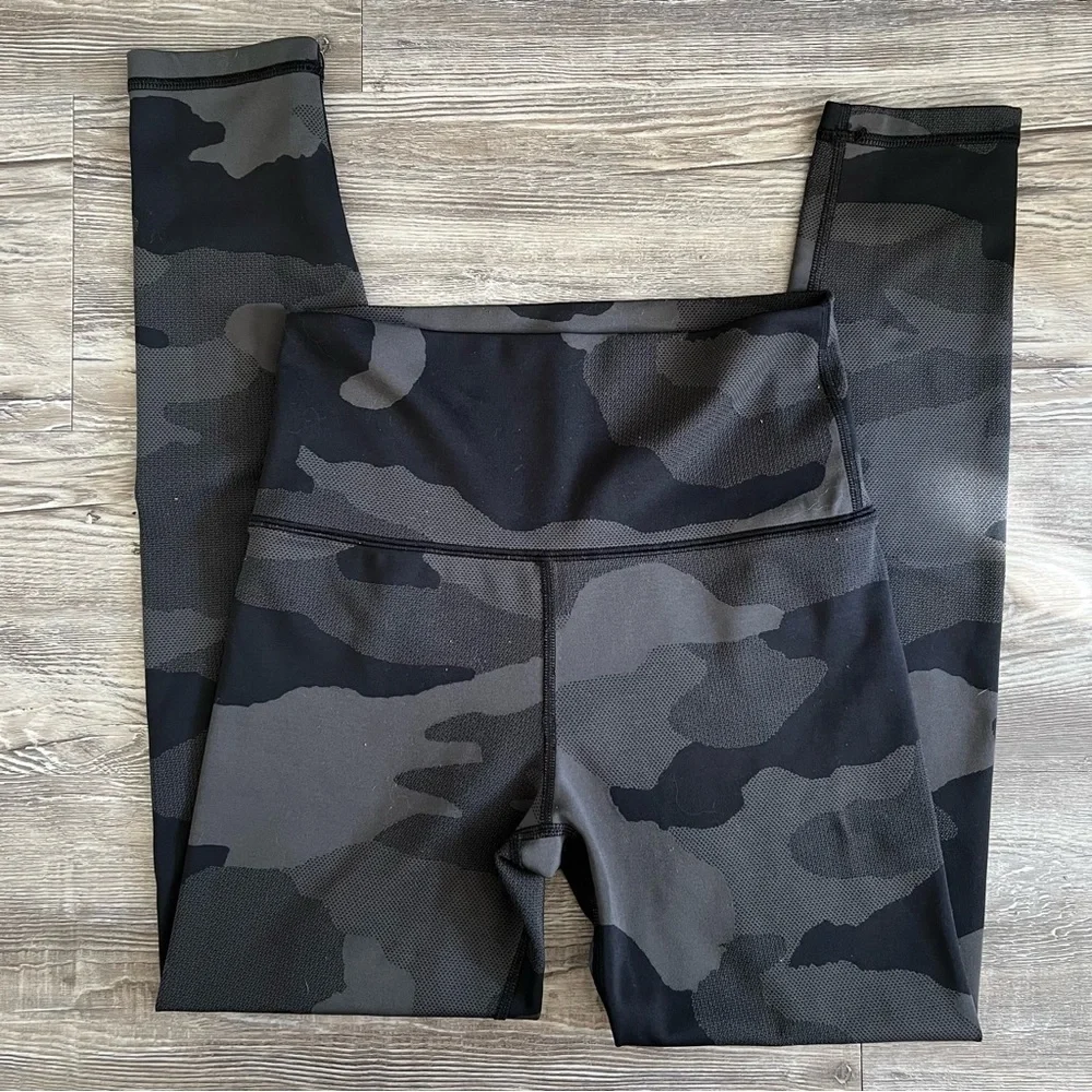 Offline by Aerie Black Camo High Waist Legging - Picture 4 of 5